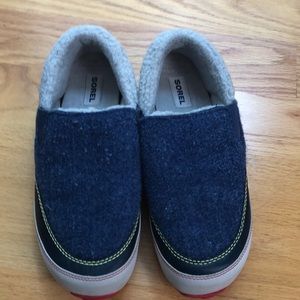 Sorel McKenzie snow slip on Size 10 blue